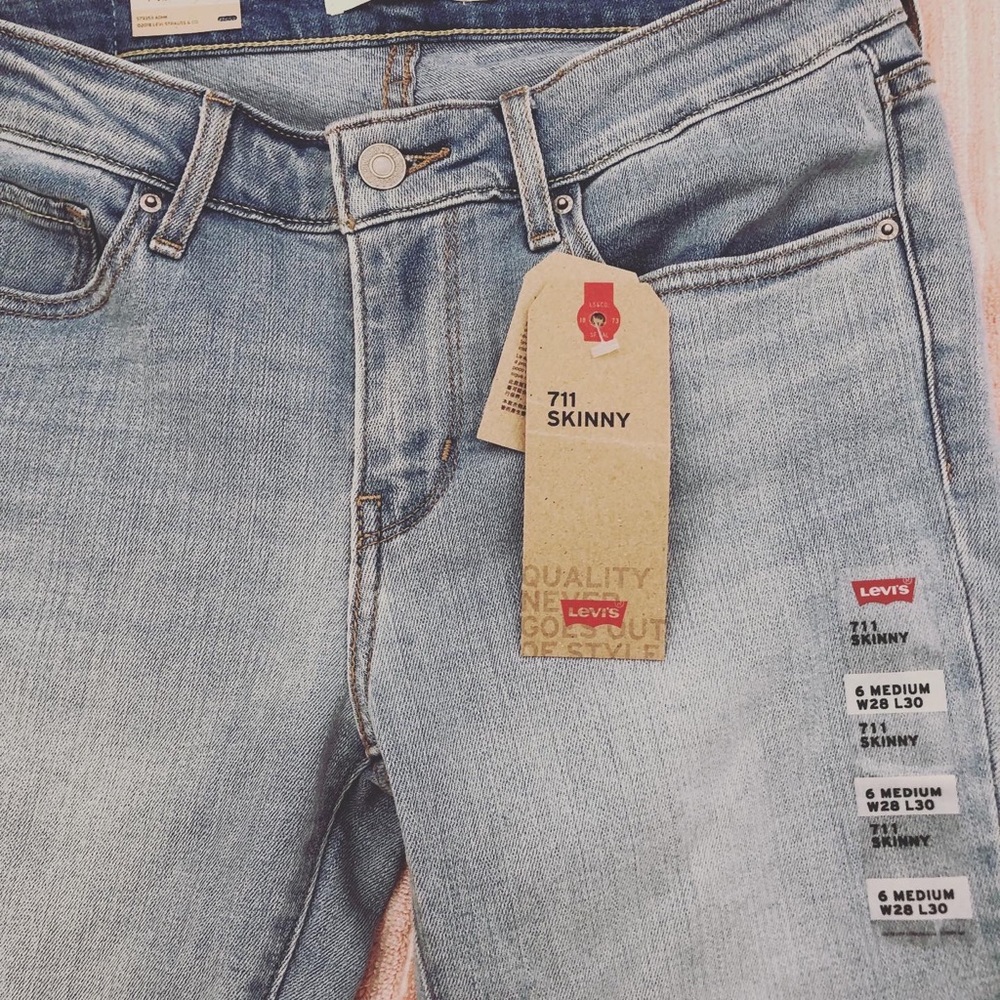 NWT 711 Skinny Levi Jeans Size 28